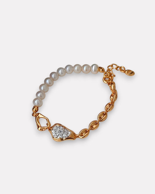 Elegant Gold-Plated Pearl and Zircon Charm Bracelet