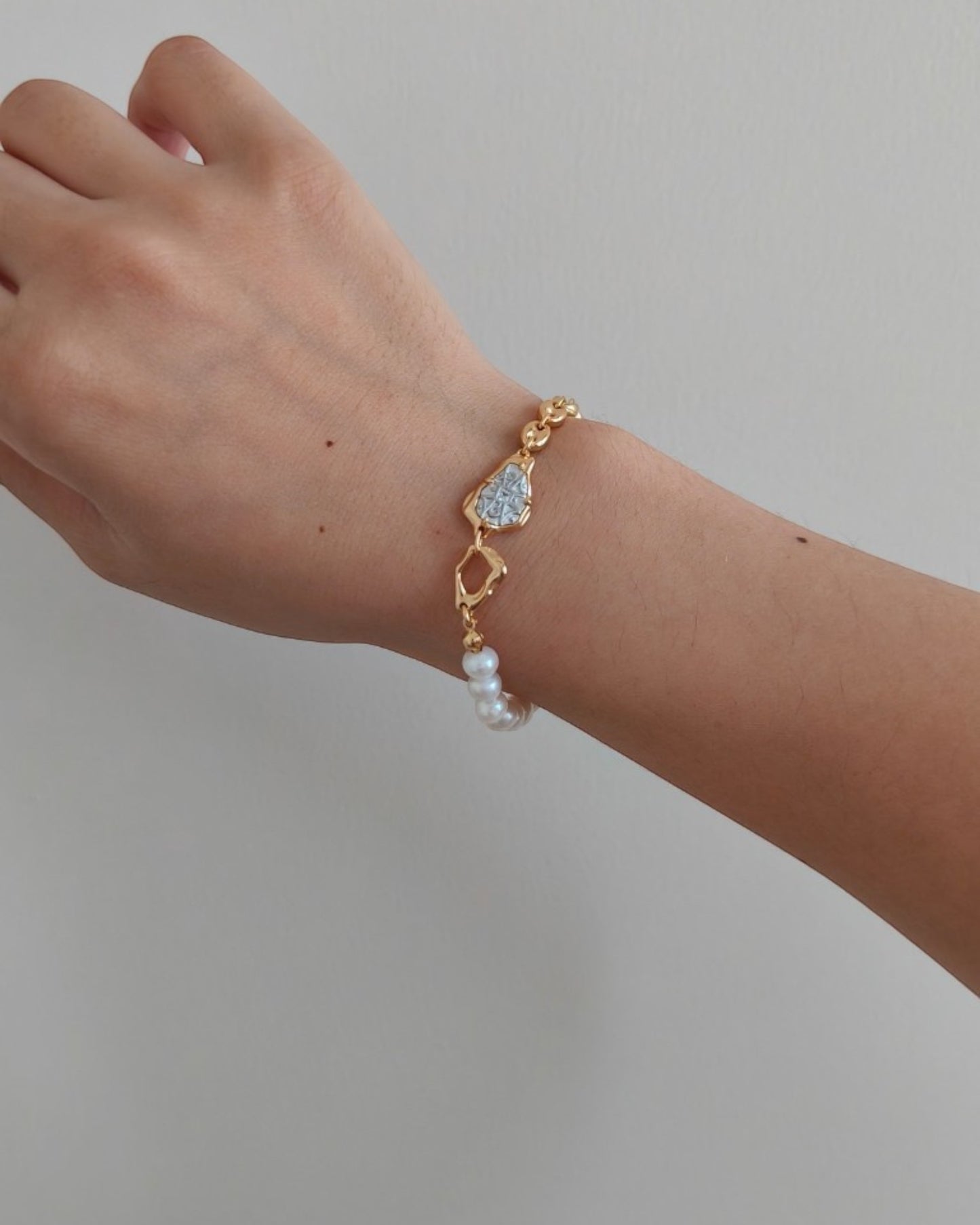 Elegant Gold-Plated Pearl and Zircon Charm Bracelet