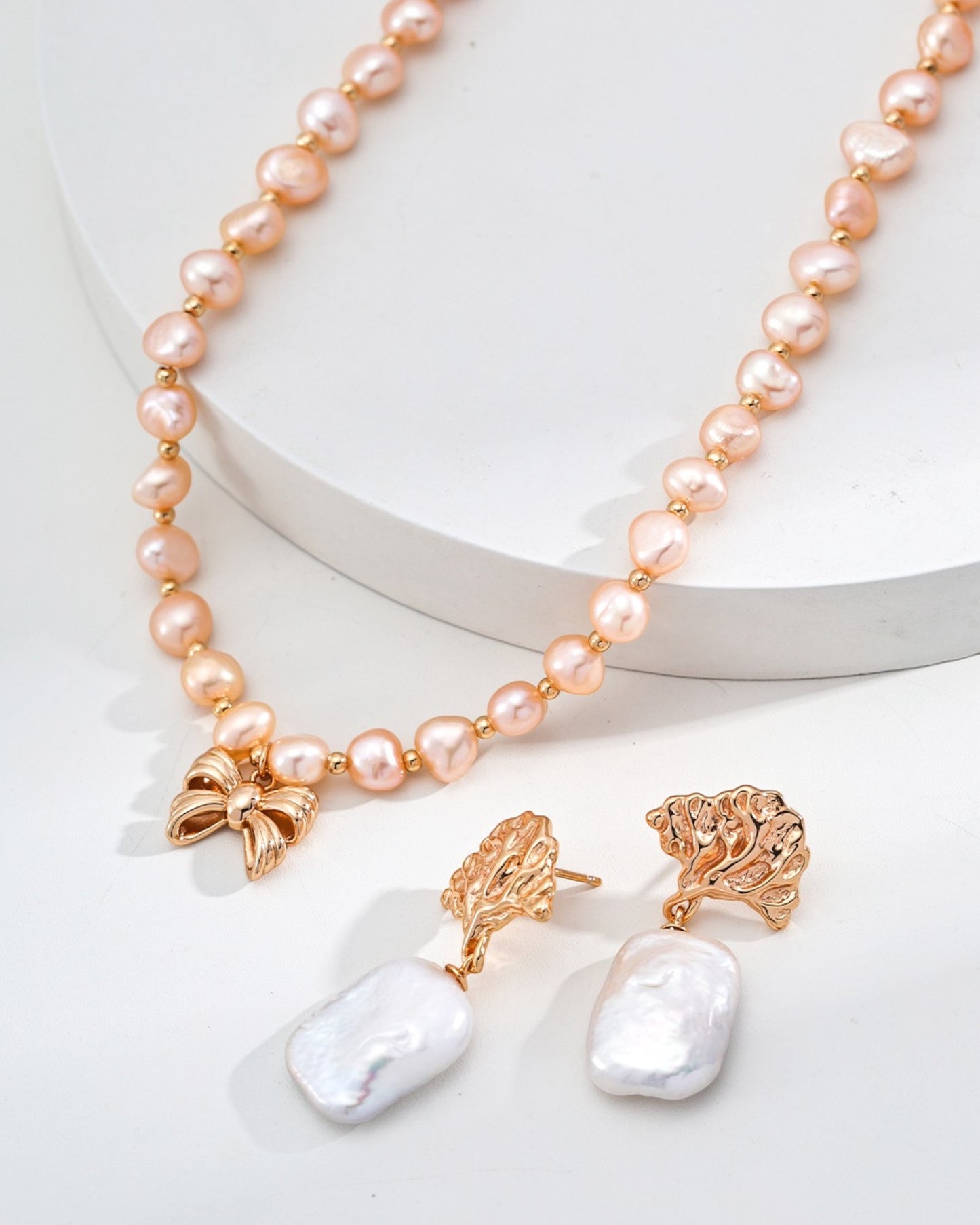 Pink Pearl Bow Necklace